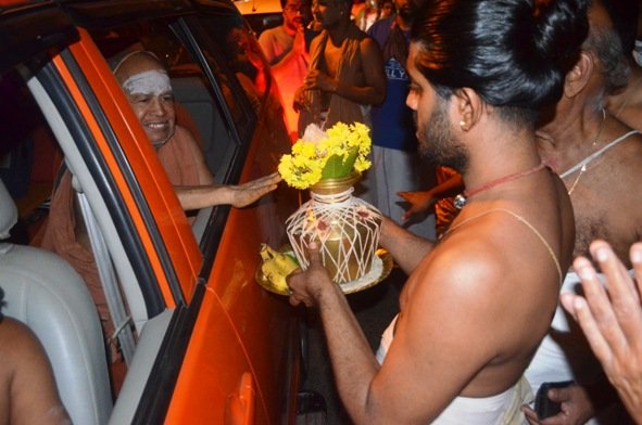 HH Pujyashri Acharya Swamijis arrive at Chennai RA Puram Camp